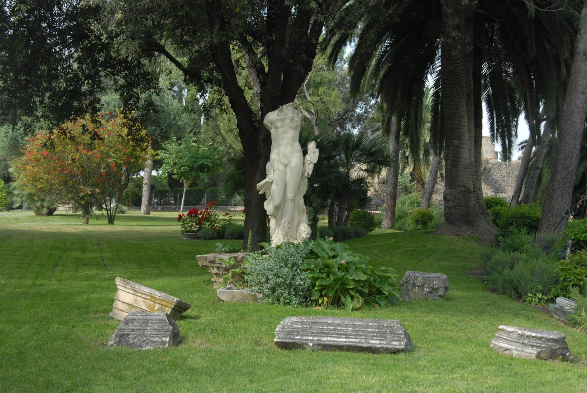 Hotel Anfiteatro Romano Santiponce Extérieur photo