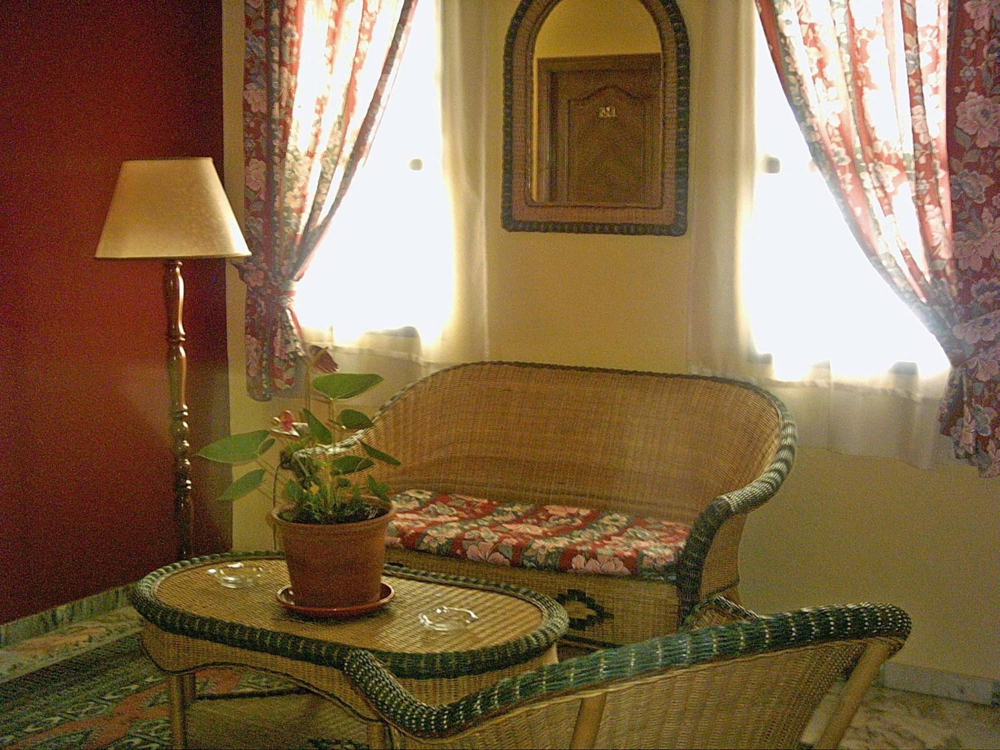 Hotel Anfiteatro Romano Santiponce Extérieur photo